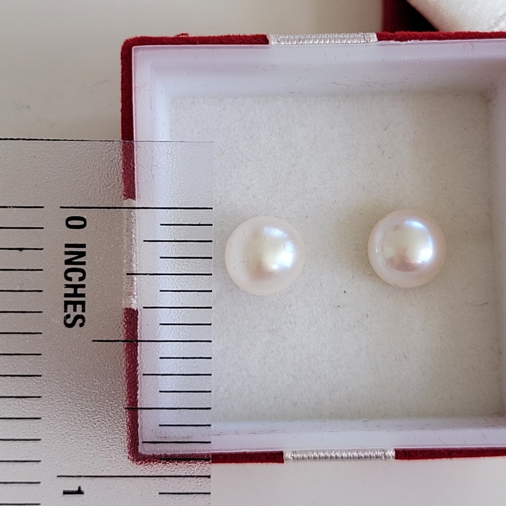 Avon | Freshwater Pearl Earrings in Present Gift Box - Picture 3 of 6
